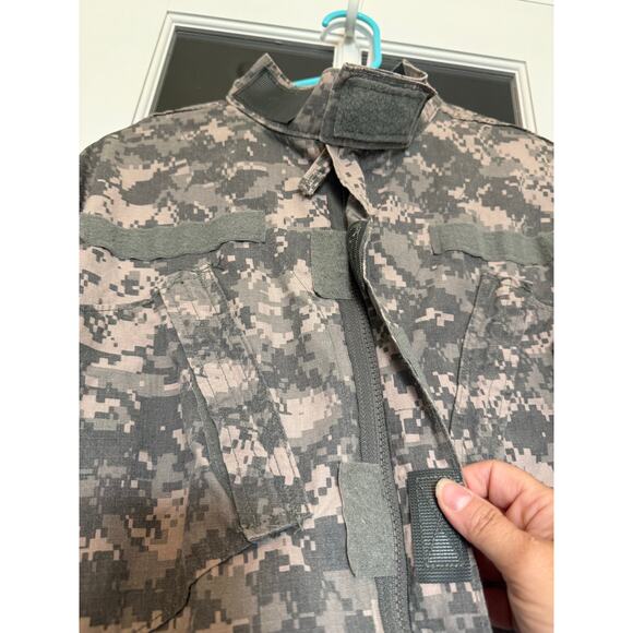 ACU Shirt/Coat Medium X-Short USGI Digital Camo Flame Resistant FRACU Ripstop - Picture 3 of 8